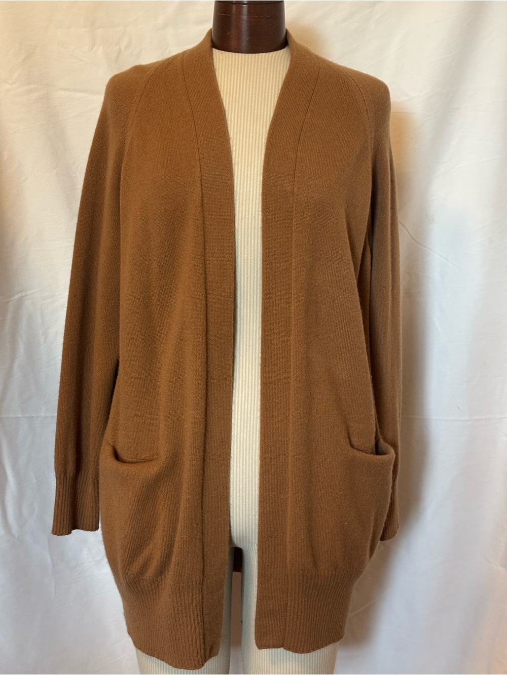 Vince cashmere camel open front cardigan
Size L $ 52